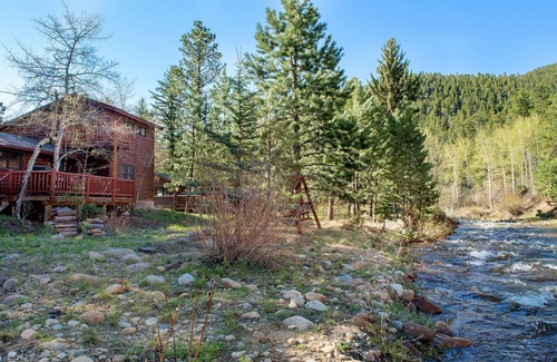 Estes Park Cabin | Cozy Log Cabin on Fall River