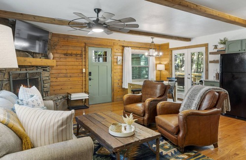 Afton Cabin | Cozy log cabin on Monkey Island. See description for golf cart rentals!
