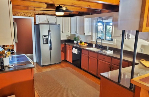 West Bath Cabin | Cozy Log Cabin: Woods on the Water
