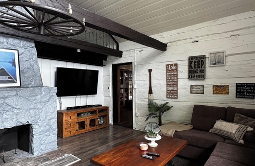 Ramara Cottage | Cozy log cottage on the water with private dock.