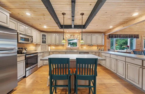 Penobscot Cabin | Cozy log house with waterfront access