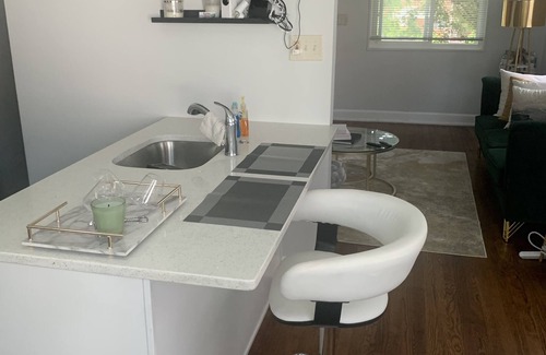 Fort Dupont House | Cozy Love Suite