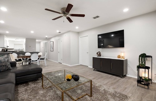 McAllen Condo | Cozy, Lovely 2 bedroom 2.5 bathrooms Recently remodeled.