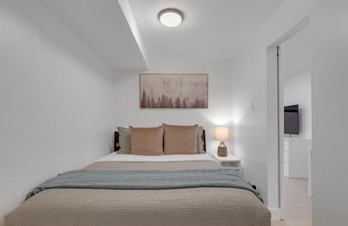 Beaconsfield Village Apartment | Cozy Lower Level Apartment in Trendy Neighbourhood