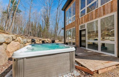Grenville-sur-la-Rouge Ski Chalet | Cozy, luminous and charming retreat