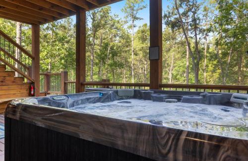Broken Bow House | Cozy Luxe Cabin Hot Tub plus Firepit