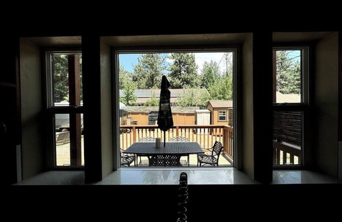 Wrightwood Cabin | Cozy Luxe Mountain Cabin Getaway