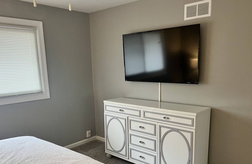Calumet City Apartment | Cozy Luxury Condo w/ Patio