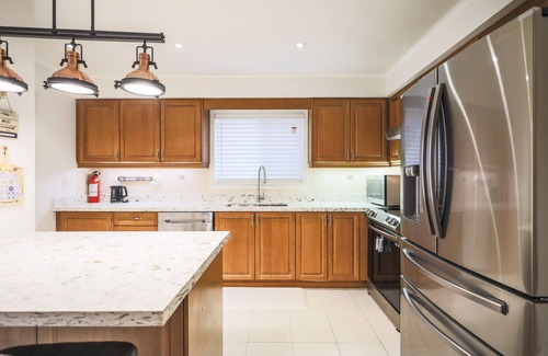 Markham House | Cozy Luxury Home - Monthly & Long Term rentals only offered