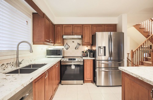 Markham House | Cozy Luxury Home - Monthly & Long Term rentals only offered