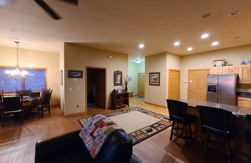 Mauston House | Cozy Luxury Townhome with 2 bunk beds. Family, Pet and Fun Friendly