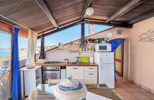 Santa Reparata House | Cozy Mansard Apartment “Sul Mare a Santa Teresa” with Wi-Fi, Sea View, Terrace & Garden