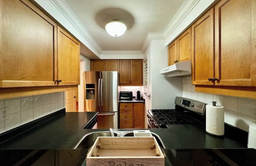 Vaughan House | Cozy Maple Townhouse