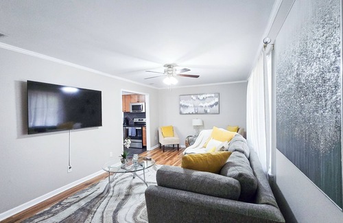 Matthews House | Cozy Matthews Getaway – 1 King, 2 Queens, Stylish & Central!