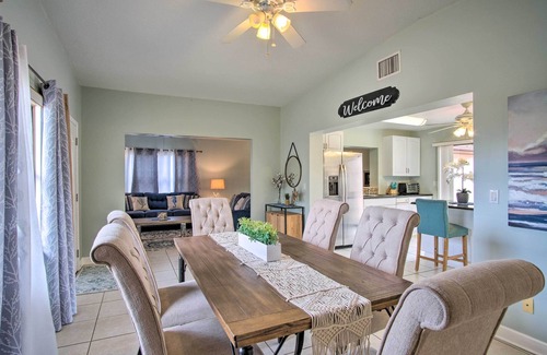 Tropic House | Cozy Melbourne Home w/Deck & Pool: 5 Mi to Beach!