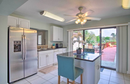 Tropic House | Cozy Melbourne Home w/Deck & Pool: 5 Mi to Beach!