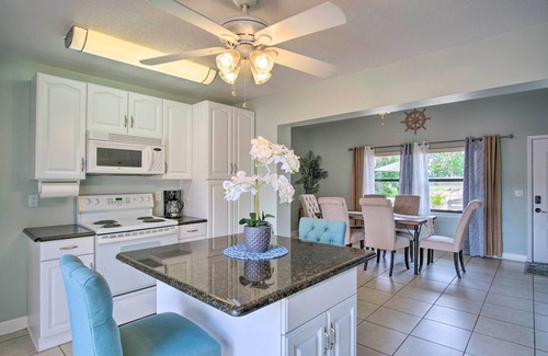 Tropic House | Cozy Melbourne Home w/Deck & Pool: 5 Mi to Beach!