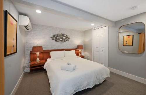 Park View House | Cozy Mid-Century Apartment Steps From Restaurants #DCottage