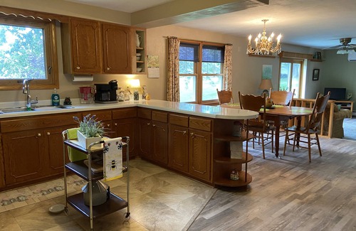 Nelson House | Cozy Mid-Century home on the scenic River Road.