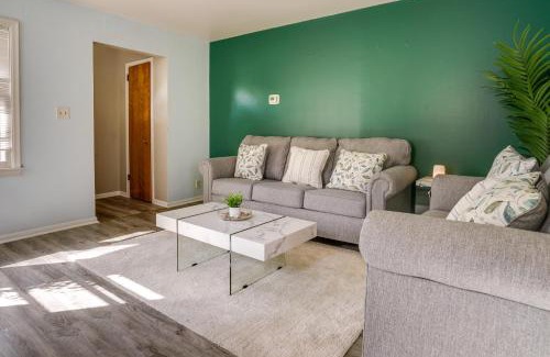 Morris Park House | Cozy Minneapolis Duplex - 10 Mi to Downtown!