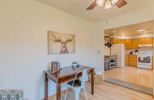 Montrose House | Cozy modern 2BR w/workspace near Main St
