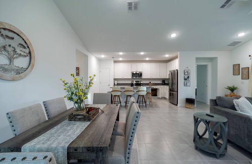 Ocala House | Cozy Modern 3 BR Retreat w/Fast Wi‑Fi/Office Desk & Self Check‑in – Ocala