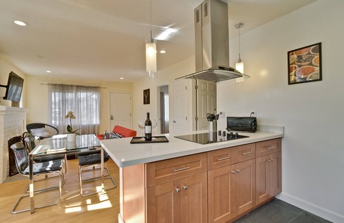North Central House | Cozy Modern 3B/1B entire house w A/C in San Mateo, California. No pet/smoke