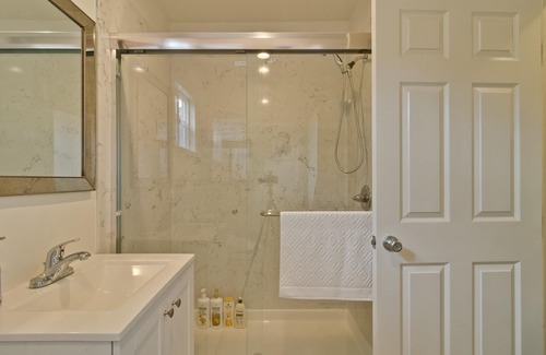 North Central House | Cozy Modern 3B/1B entire house w A/C in San Mateo, California. No pet/smoke