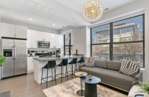 Ukrainian Village Apartment | Cozy & Modern 3BR Apartment - Division 201W 301W REP