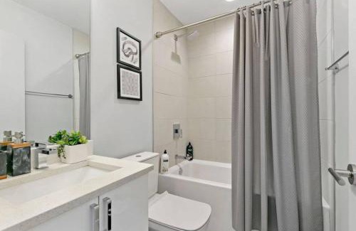 Ukrainian Village Apartment | Cozy & Modern 3BR Apartment - Division 201W 301W REP