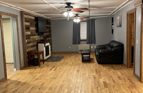 Dryden Apartment | Cozy, Modern, Apartment
