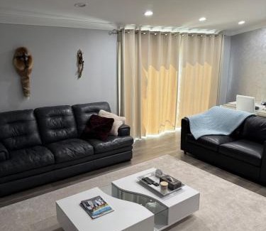 Panorama City Apartment | Cozy Modern Apartment with Free Parking&Wi-Fi