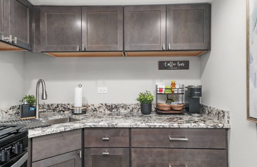 Albany Park Apartment | Cozy, Modern Garden Unit