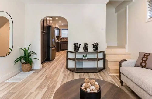 Ferguson House | Cozy, modern home. 10min from airport.