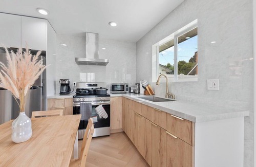 Huntington Beach House | Cozy Modern house in fantastic Fountain Valley near Disneyland