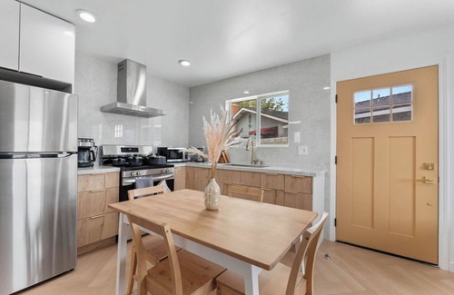 Huntington Beach House | Cozy Modern house in fantastic Fountain Valley near Disneyland