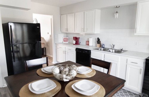 Grand Rapids Apartment | Cozy modern midterm stay/medical discount/fastWiFi