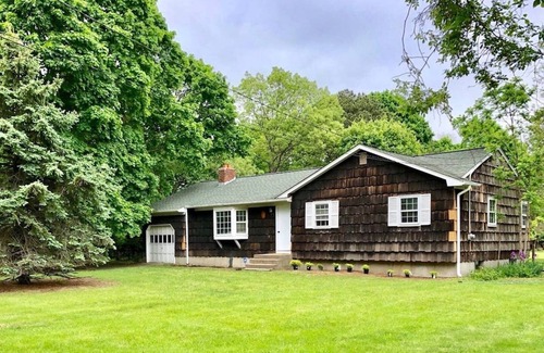 Brookhaven House | Cozy Modern Ranch House Near Bellport/Hamptons