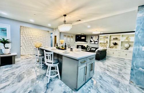 Garden Grove Apartment | Cozy modern rose house