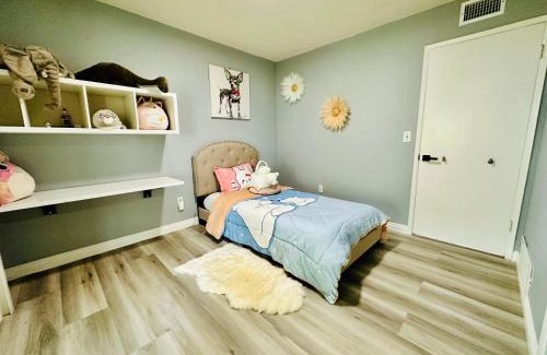 Garden Grove Apartment | Cozy modern rose house