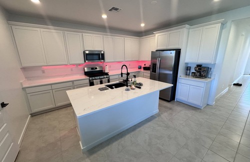Buckeye House | Cozy & Modern single family 4 bedroom , 3 bathroom house with 2,070 square feet.