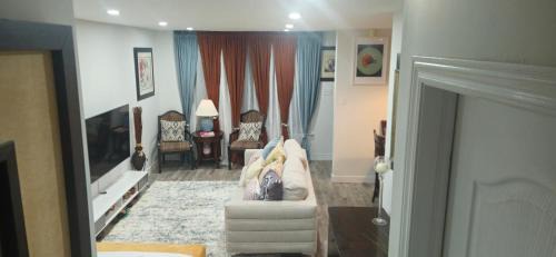 Brampton House | Cozy Modern Stay!