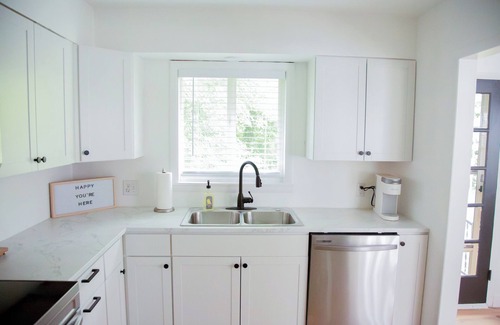 Southeast Springfield House | Cozy Modern Stay in South SGF