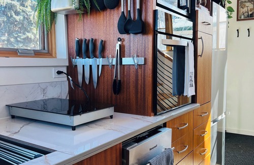 Paonia House | Cozy, Modern Stay: Views, Fireplace, Walk Downtown