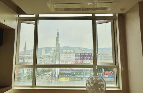 Bundang-gu Apartment | Cozy Modern Studio at Shin-Bundang Line