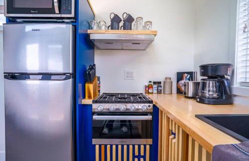 Apple Valley House | Cozy modern tiny home near ZION & private deck