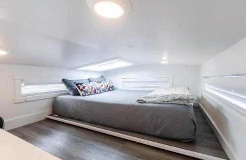 Apple Valley House | Cozy modern tiny home near ZION & private deck