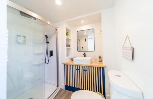 Apple Valley House | Cozy modern tiny home near ZION & private deck