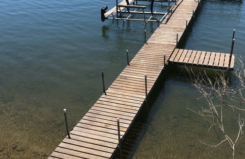 Spirit Lake House | Cozy Monthly Furnished Lakefront 3BR/1BA Rental + Garage. Travel Nurses Hospital