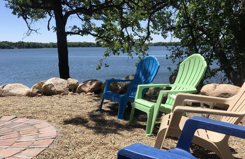 Spirit Lake House | Cozy Monthly Furnished Lakefront 3BR/1BA Rental + Garage. Travel Nurses Hospital